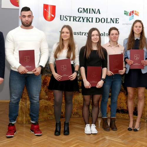 Wręczenie nagród i stypendiów uzdolnionej młodzieży